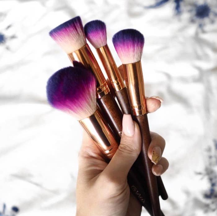 16 Highly Rated Makeup Brushes That Are
