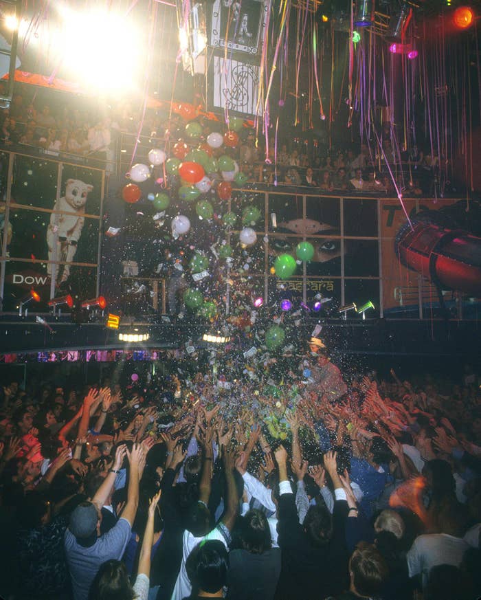 30 Photos That Show Just How Insane The '90s Club Scene Really Was