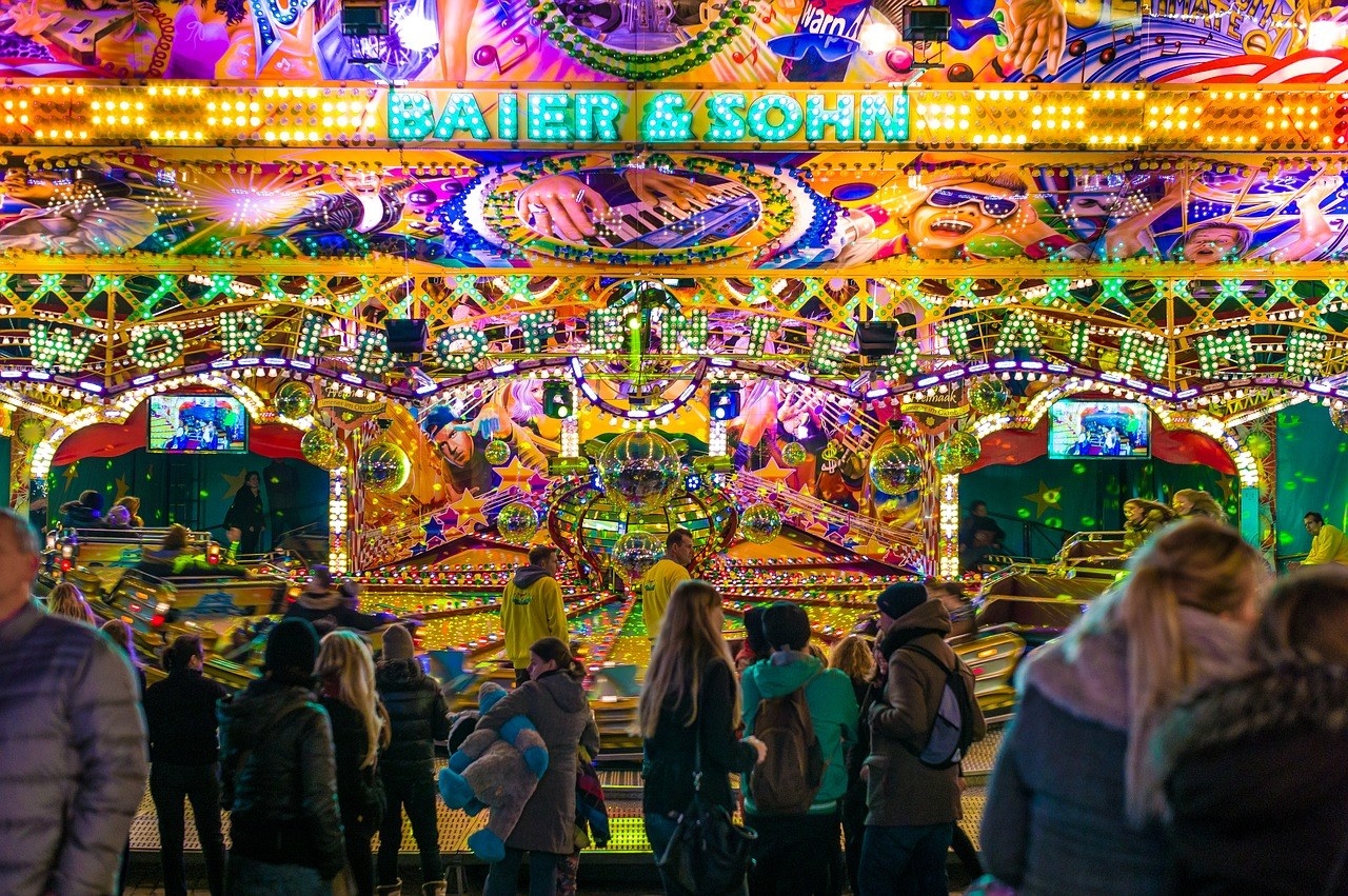 The theme parks are amazing places to visit during the holidays. Hence, you can take your friends and family members with you to enjoy together. For this, you can present them thickets of theme parks. However, most of the theme parks offer discounts on online orders of the tickets. So, you should check for any discount before placing the order.
