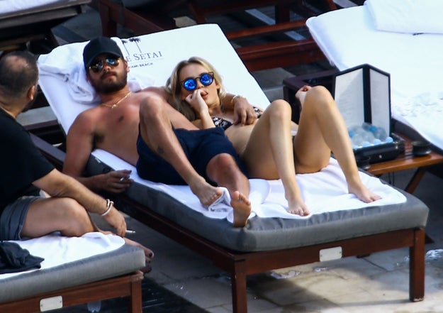 HOWEVER, it doesn't actually make sense at all considering the photos of Scott and a ~mystery blonde~ that surfaced this week.