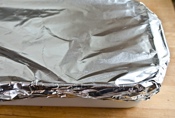 Tapa los cortes que ya sacaste con papel aluminio para que se mantengan húmedos.