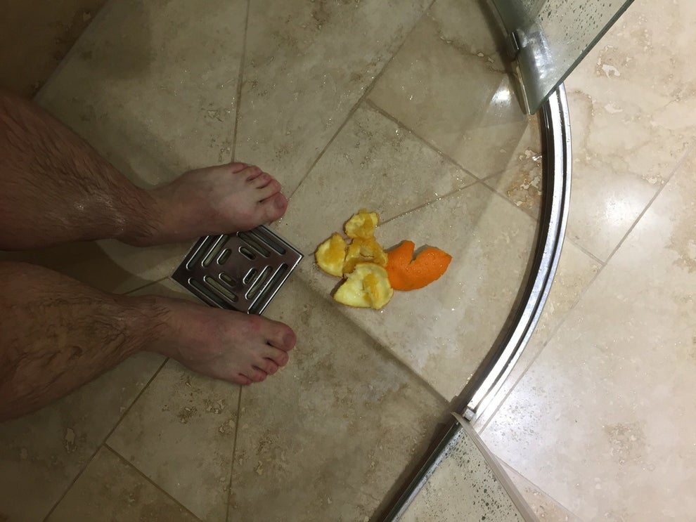 People Are Eating Oranges In The Shower To Avoid Mess Because Of Course