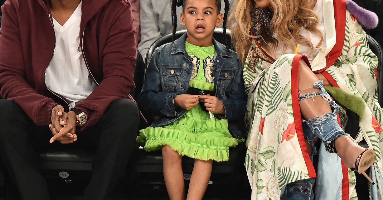 People Are Hilariously Captioning a Photo Of Blue Ivy On Her Balcony ...