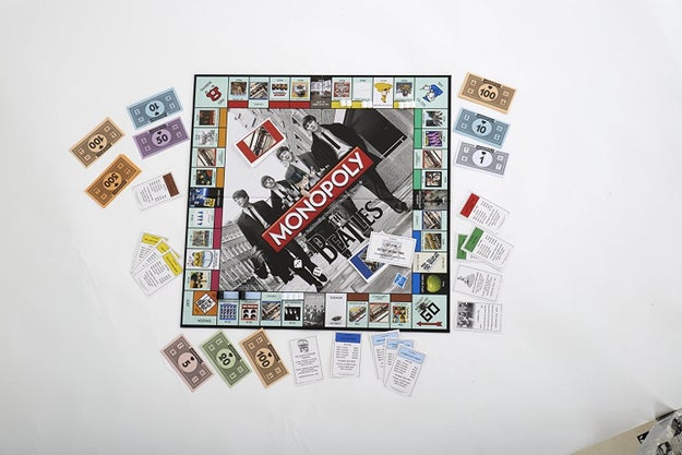 Todo lo que necesitas es amor, y esta versión de Monopoly de los Beatles ($1,852).