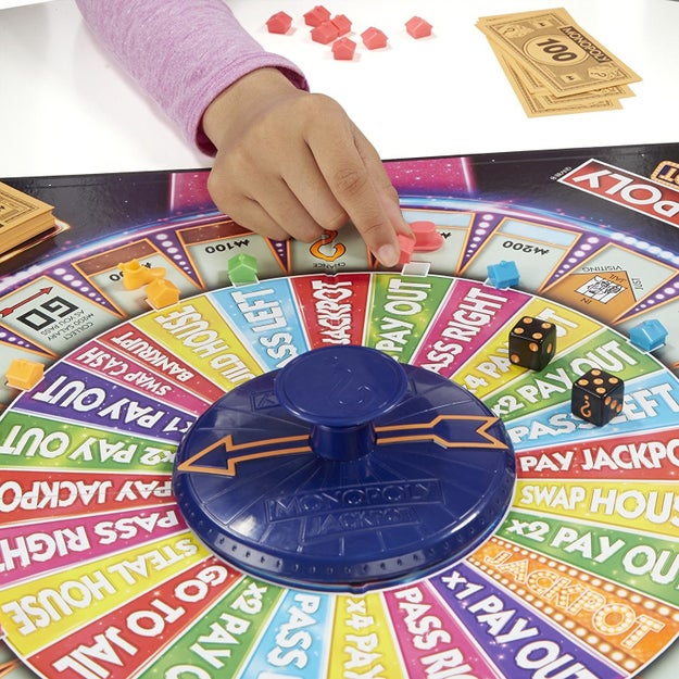 Si todavía no decides si te gusta más el Monopoly o el Casino, este juego que combina los dos es para ti ($300).