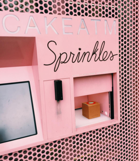 Este cajero automático de pastelillos que te permite satisfacer un antojo en cualquier momento.