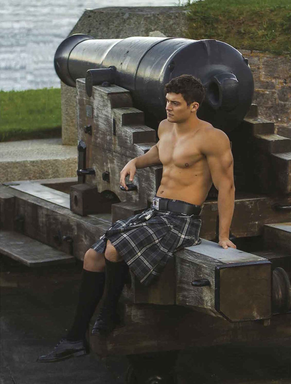 19 Guys In Kilts Who Just Want You To Know They're Here For You If You Need  Anything