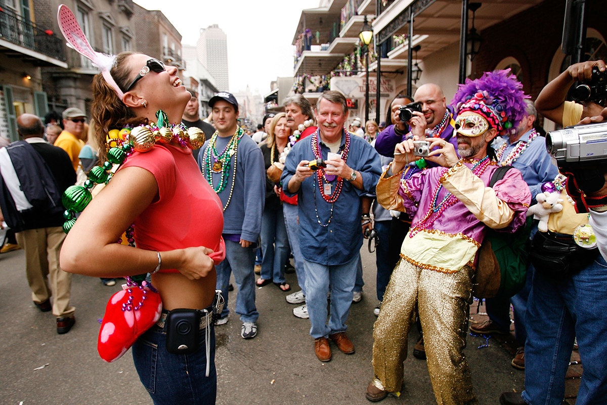 36 Sinfully Fun Pictures From Mardi Gras Over The Years 