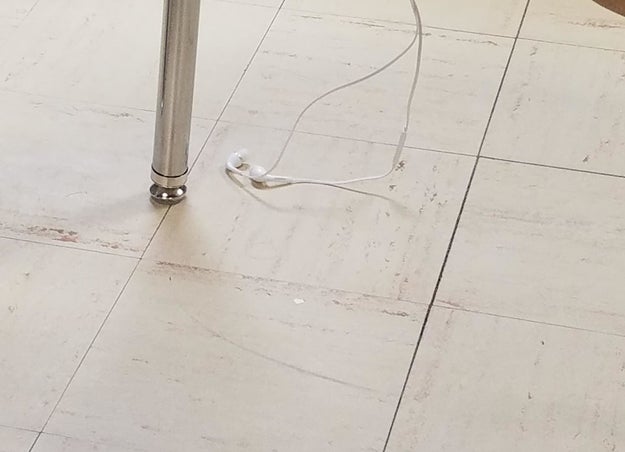 This person who just let their earbuds rest on the dirty floor: