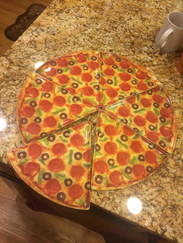 And these tragic pizza slice–shaped plates that DON'T FIT TOGETHER TO MAKE AN ENTIRE PIZZA: