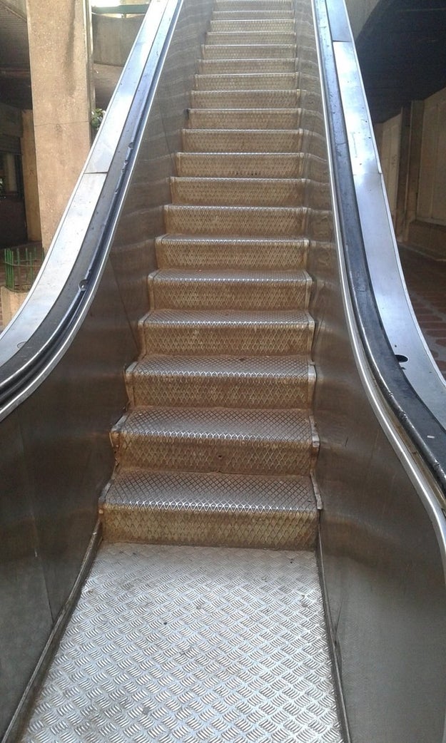 Estas escaleras mecánicas estáticas.