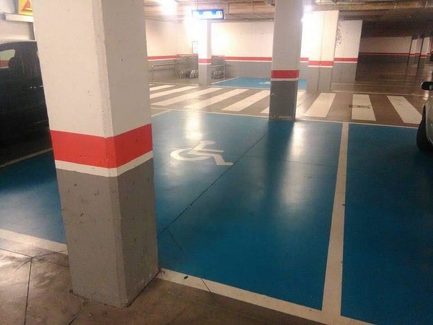 Esta plaza de aparcamiento que está fenomenal para que empieces a utilizar el transporte público.