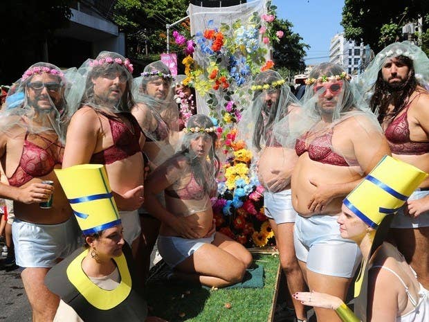 Eles capricharam na pancinha e na caracterização que tem até cenário!