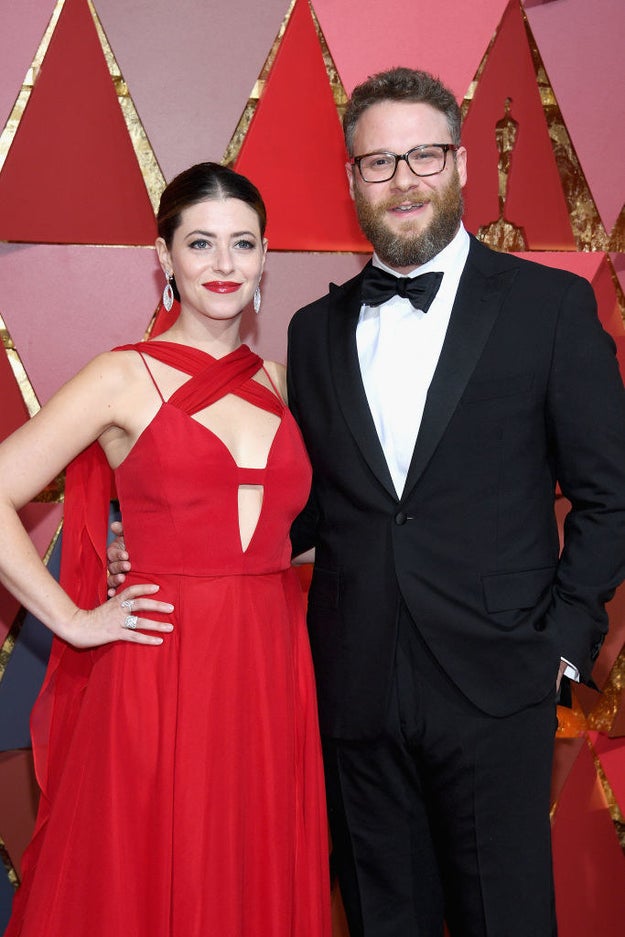 Lauren Miller no pudo aguantar las risas al lado de su esposo, Seth Rogen, igual que como debe ser en su casa.