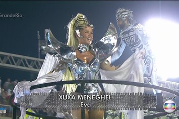 A aparição da Xuxa na transmissão de carnaval da Globo durou menos que um gif