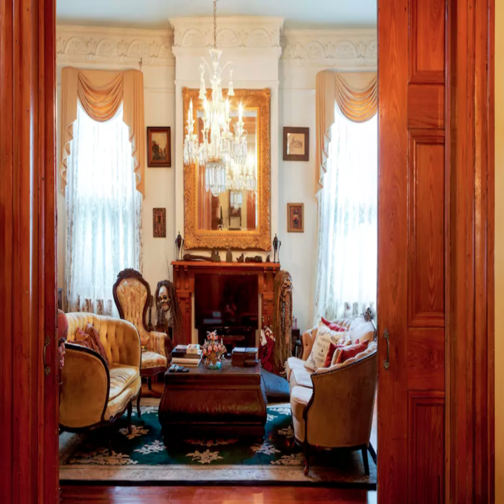 18 Airbnbs For Anyone Who Just Fucking Loves Books