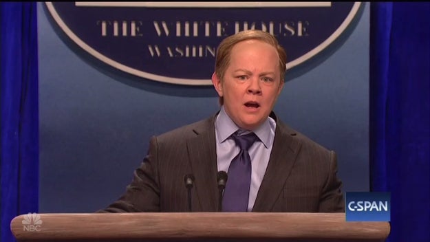 Melissa McCarthy made a surprise appearance on SNL this weekend as White House Press Secretary Sean Spicer, mocking the combative relationship between the Trump administration and the press corps.