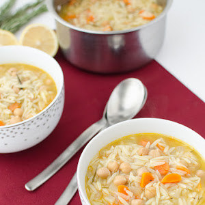 This soup is the perfect vegan twist on the classic chicken noodle soup. The orzo is also a great variation on classic noodles. Made in 30 minutes with only 12 ingredients and 190 calories.