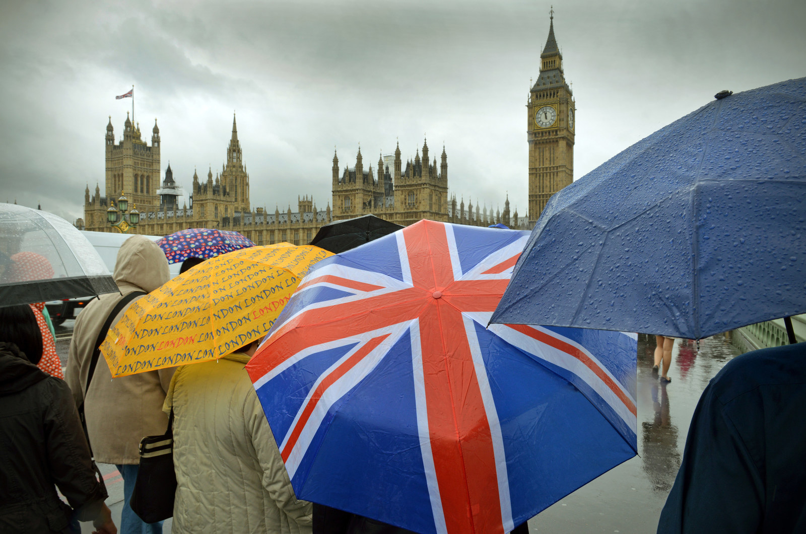 When did britain. Англичанин с зонтиком. Стереотипы о Британии. Британские люди. Стереотипы о Лондоне.