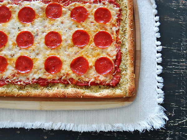 http://amandascookin.com/garlic-bread-pizza/