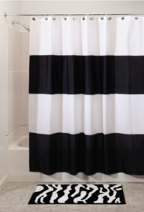 Si estabas buscando algo que le diera un toque de elegancia a tu baño, esta cortina monocromática es justo eso ($356).