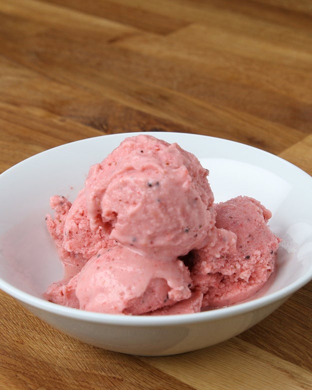 Strawberry Kiwi Frozen Yogurt