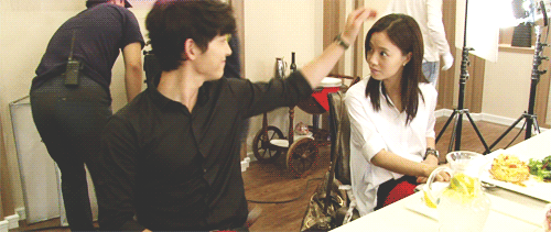 How cute, right? This might be a gesture that Korean girls love, but trust me, a loving pat on the head will make any girl swoon immediately!