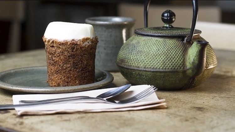 This fluffy, cinnamony goodness will mesmerize any couple that makes it to this beautifully quaint café in the 9th neighborhood of Paris. Share it with some marvelous ginger green tea and enjoy one of Paris’s sweetest secrets.