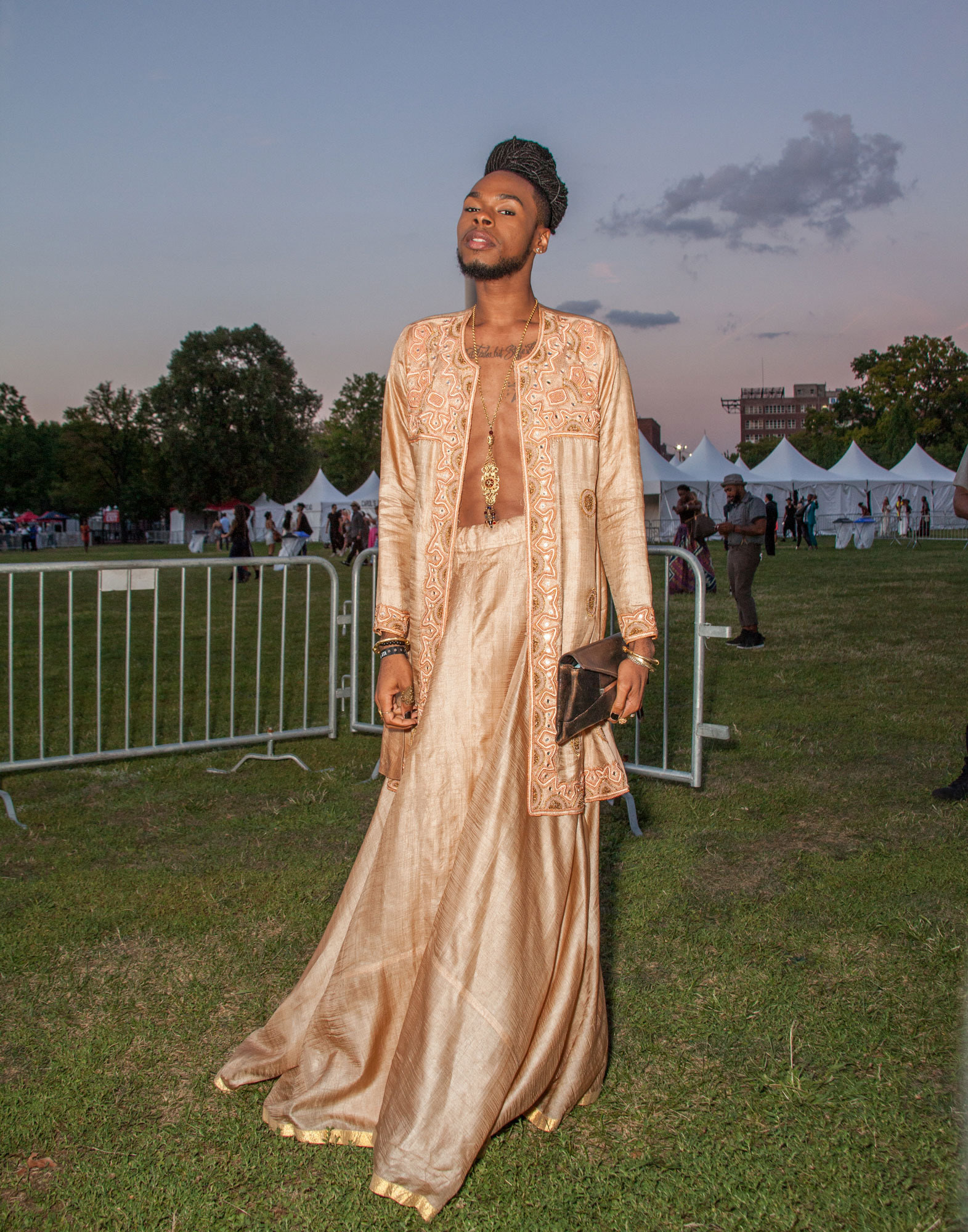 This stylist may as well be a model! His look can transition anywhere from Afro-Punk, to Avante-Garde, and Androgynous. How about that for style tips!