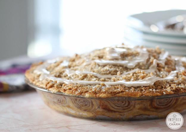 Cinnamon Roll Pie