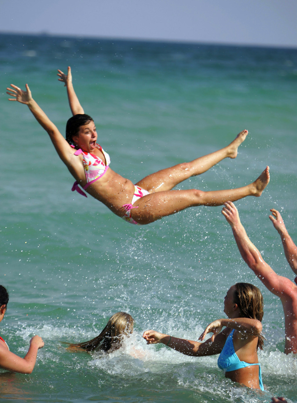 29 Photos That Show Just How Insane Spring Break Was In The 2000s photo