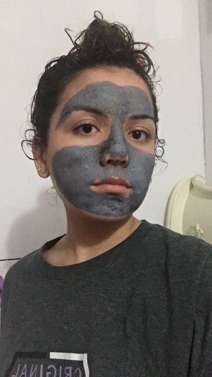 If you want your highlight and contour to sit perfectly on your skin, you better prepare. Dermatologists and beauty gurus alike are saying it is just as important to have a skincare routine before you put on makeup as well as after. Even when your walking around all naked faced and makeupless like a crazy person the toxins in the air and on things that come in contact with your face can make them pores weep again. A new trend going around now is to do a mask before you apply your makeup, this saves you from having to go through an entire skin care routine, and gives you time to figure out how to attach your crazy new falsies to your eyeballs.