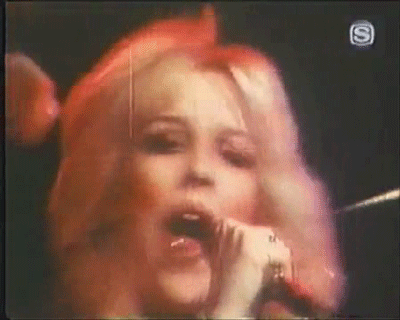 Chanteuse des Runaways, Cherie Currie n'est resté que deux ans dans le groupe, avant de faire l'actrice et de tenter l'aventure en solo. Son apport à la musique rock est jugé à sa juste valeur malgré la brièveté de son implication, à savoir indéniable.Titres phares: Cherry Bomb, School Days...