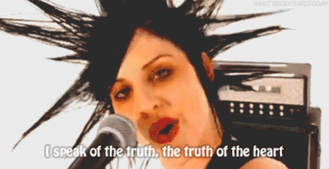 Que ce soit avec les Distillers ou avec Spinnerette, Brody Dalle a fourni un punk à la limite du hardcore, doté de mélodies catchy et d'une rage indéniable. Sa voix, incroyable, et son énergie, ont forgé son succès.Titres phares: Dressed In Dreams, City Of Angels...