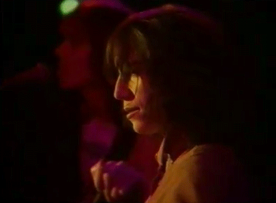 Rock critic, poétesse puis chanteuse punk, peintre et photographe, Patti Smith a tout fait. Dans le New York des poètes maudits, au Chelsea Hotel, elle était au centre d'une dynamique qu'elle a largement initiée et dont elle aujourd'hui l'une des dernières garantes.Titres phares: Gloria, People Have The Power, Free Money...