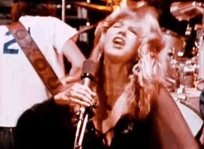 Avec Fleetwood Mac, Stevie Nicks a vendu quelques 140 millions d'albums. En solo, elle a collectionné les nominations aux Grammys et reste reconnue comme étant l'une des artistes les plus importantes de la scène rock britannique. Encore dernièrement, c'est Dave Grohl qui l'appelait pour son album sur les studios Sound City.Titres phares: Go Your Own Way, The Chain, Wild Heart...