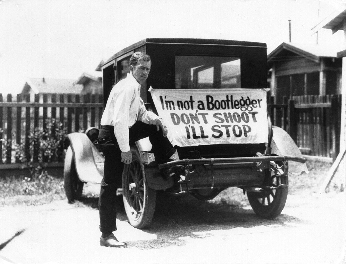 Bootleggers mafia racing story. Бутлегеры Чикаго. Бутлегерство в США В 1920-Е. Бутлегеры в США В 30. Машины бутлегеров.