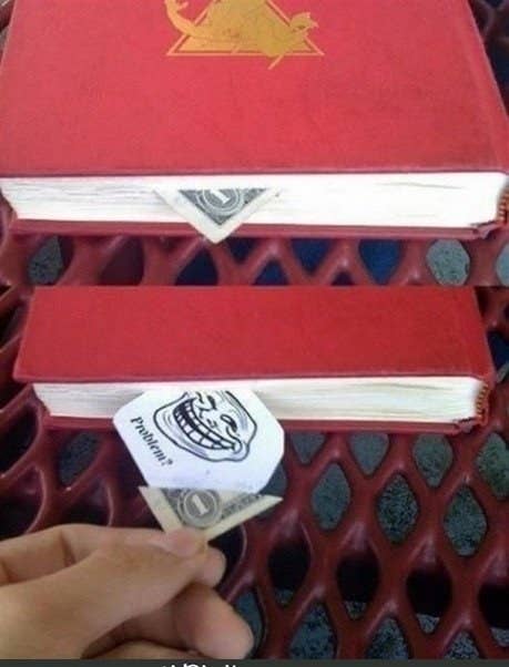 Prank uang di buku