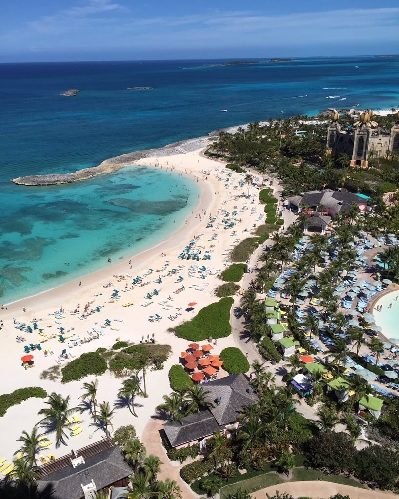 No matter what part of the resort you are staying at, the views are absolutely stunning. There are multiple different towers and areas to stay in, all offering different experiences. From past experience, The Cove offers incredible views that display the entire resort and ocean.