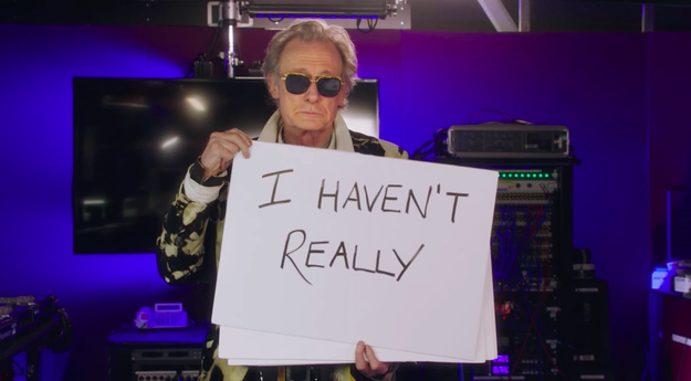 Billy Mack (Bill Nighy)