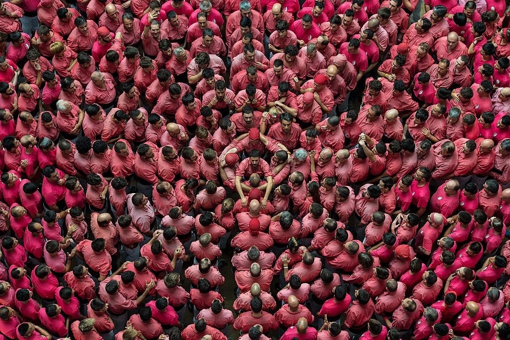 Sin contar, claro está, el descenso del Sella (Ribadesella, Asturias), la tomatina de Buñol (Valencia), los castellers de las fiestas de Santa Tecla en Tarragona), las Fallas, las fiestas del Pilar (Zaragoza), O, bueno, a cualquier sitio, porque si hay una cosa que se nos da bien en cualquier parte de España es lo de la fiesta.