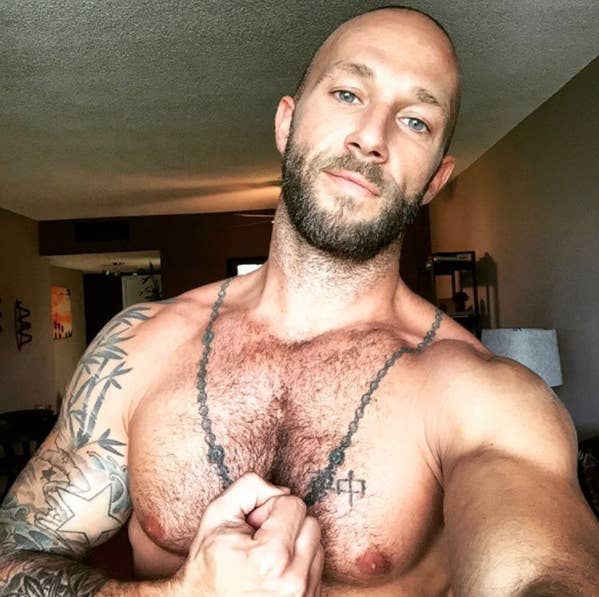 sub-buzz-23540-1490265184-1.png?downsize=715:*&output-format=auto&output-quality=auto