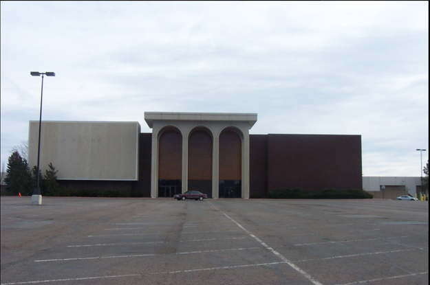 The store closings have left a lot of abandoned store fronts all over the US. As Twitter user David Huber pointed out, they look creepy and dystopian AF.