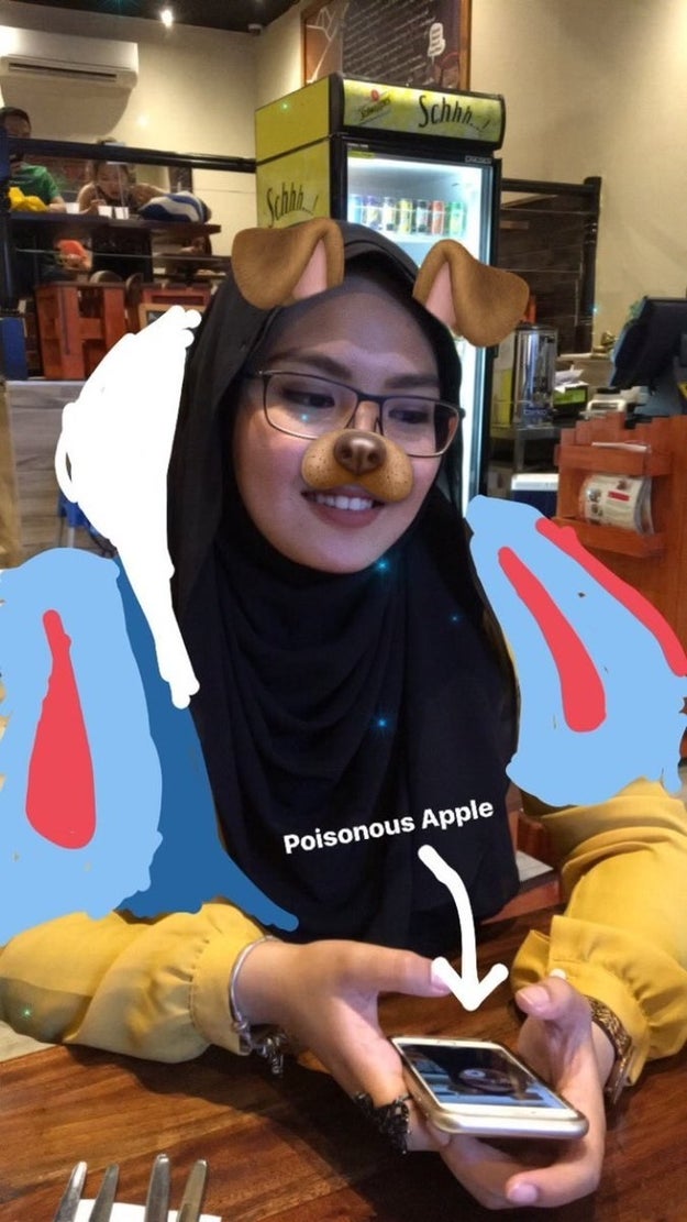 Last Saturday, the two went out for dinner. While waiting for their food to come out, Fouzi snapped a pic of his girlfriend for his Instagram story and turned it into THIS.