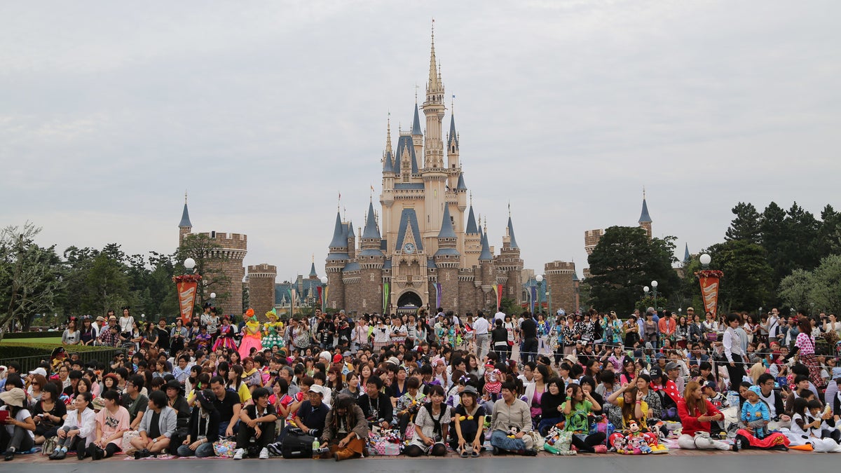 ディズニーランドトイレ盗撮 