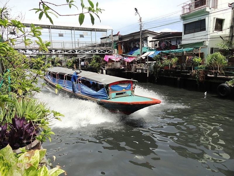 Head away from the tourist-aimed river cruises, and traverse the khlongs, or canals of Bangkok instead! They form part of an intricate system of waterways that wind around the capital.