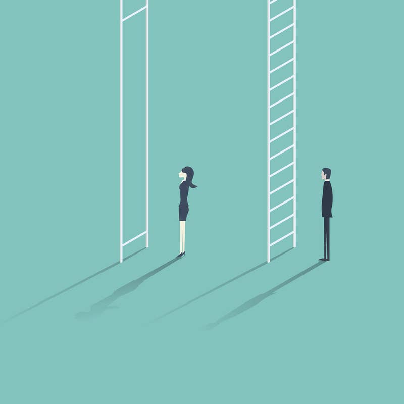 Si has nacido hombre, blanco y hetero es imposible que hayas sufrido el tipo de opresión que hemos sufrido las mujeres y, por mucho que intentes ponerte en nuestro lugar, seguirás sin sufrirlas. Por ese motivo, no le restes importancia a los problemas de las mujeres: si una mujer se queja ante ti del problema del acoso callejero, no digas que &quot;a ti una vez te dijeron un piropo y te alegró el día&quot;. Para ti es una excepción, para nosotras es la norma.