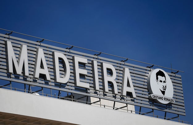 O aeroporto da Madeira foi renomeado *oficialmente* para Aeroporto Internacional da Madeira Cristiano Ronaldo.