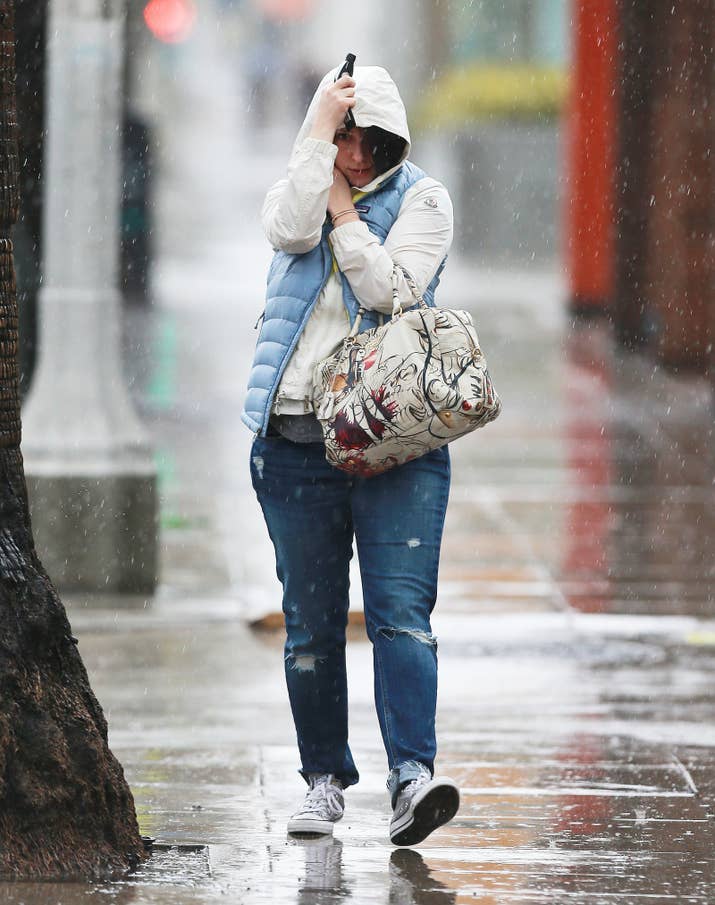 Level of rain: ☔ ☔ ☔ ☔ ☔Reaction to the rain: Going for cover.