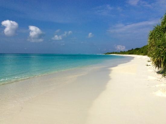 The secluded beach on Fulhadhoo Island is perfect if you’re looking for a strip of heaven just for yourself, as there are no resorts or hotels built on the island (yet). Lock your phone away and reconnect with yourself as you spend your day relaxing on the white sandy beaches. Let the serene beach of Fulhadhoo Island wash your stress away.
